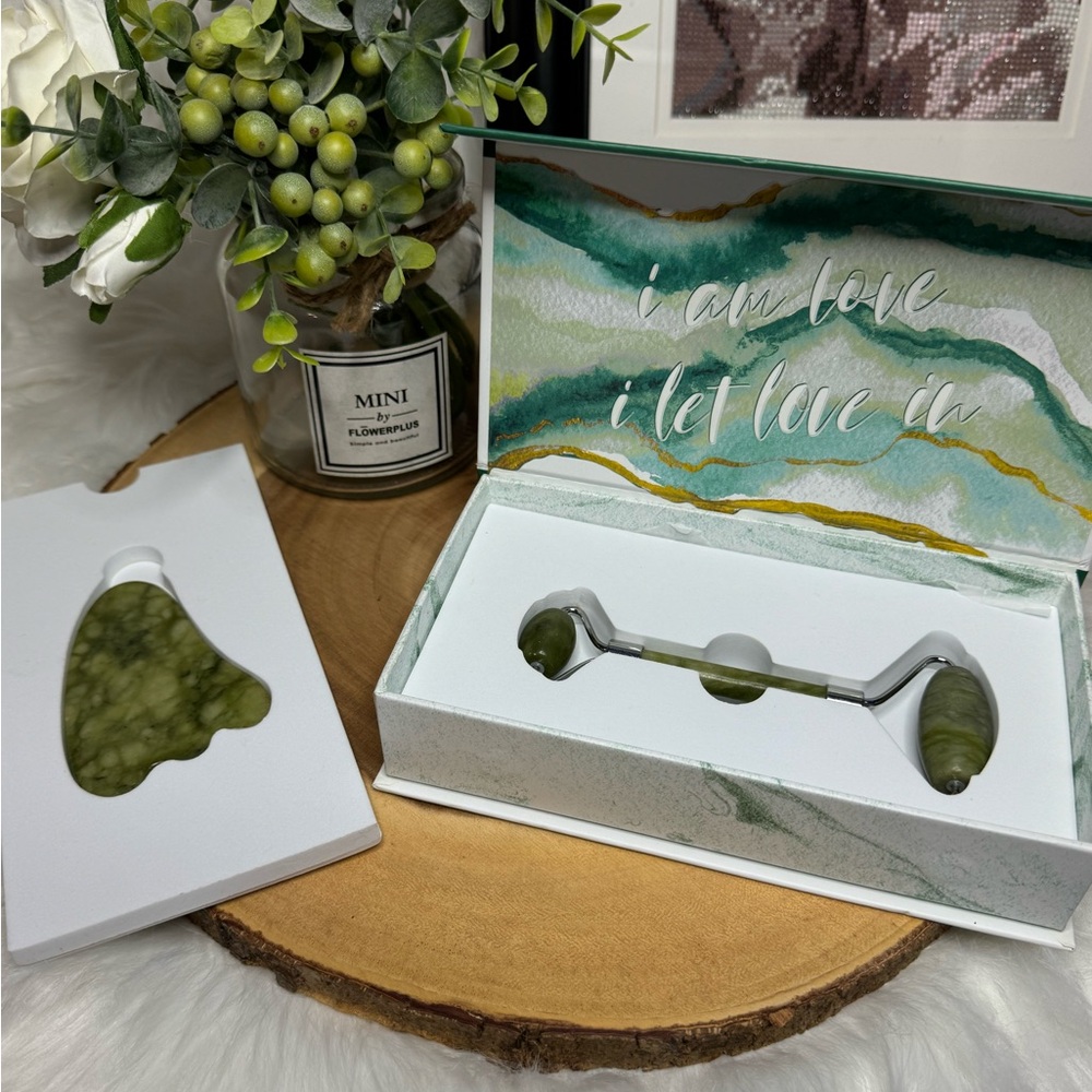 NEW Atahana Green Jade Roller and Gua Sha Set